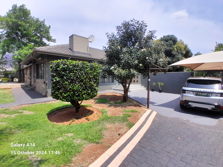 6 Bedroom Property for Sale in Protea Park North West